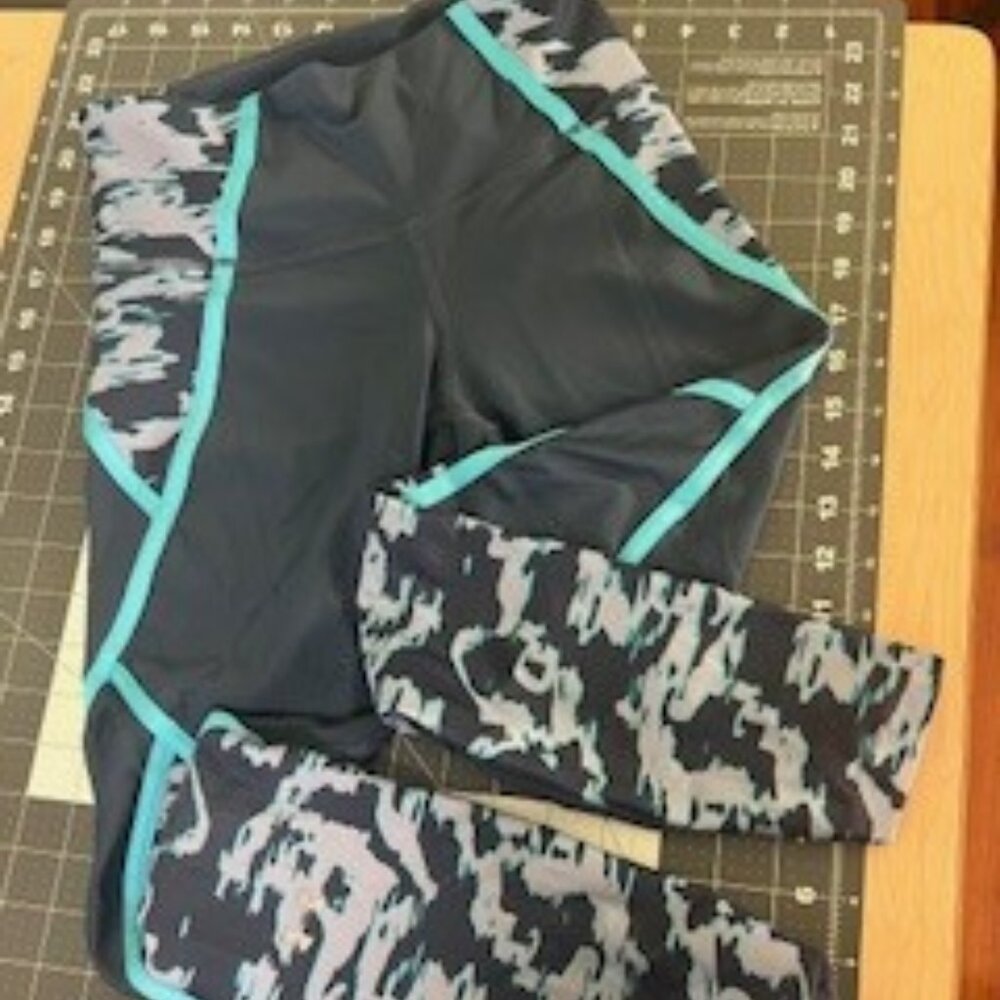 LAST CHANCE Women's Under Armour Workout/Yoga Pants (size S)